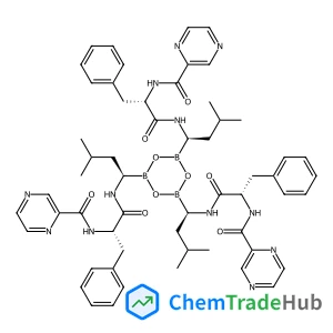 N,N',N''-(2,4,6-Boroxintriyltris{[(1R)-3-methyl-1,1-butanediyl]imino[(2S)-1-oxo-3-phenyl-1,2-propanediyl]})tri(2-pyrazinecarboxamide) (non-preferred name)
